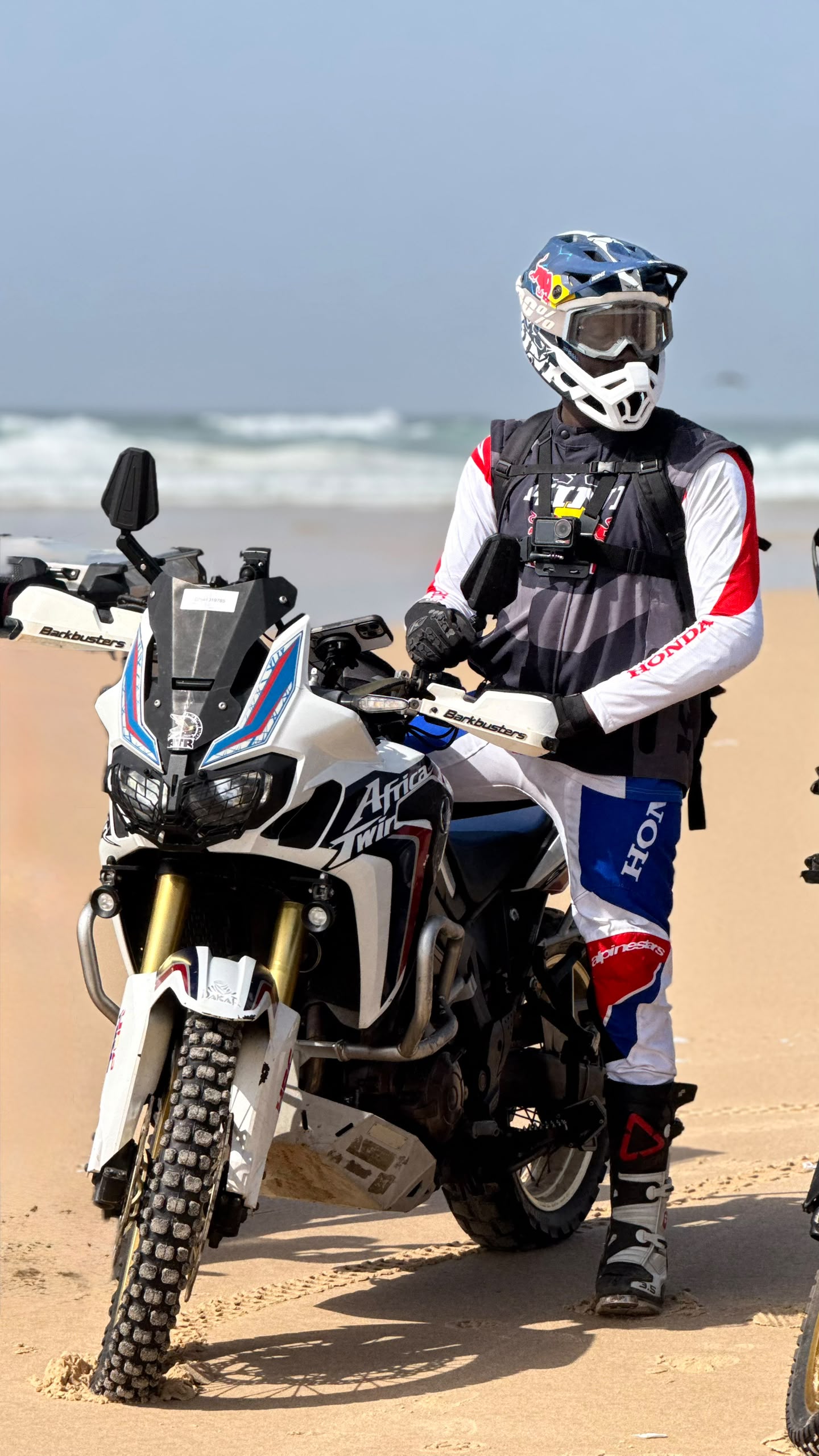 J E E Y sur une moto Honda Africa Twin